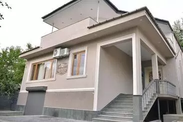 پانسیون Center Villa Kutaisi
