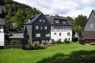 Hotel Gasthof Pension Hunaustuben