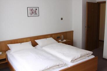 Отель Gasthof Pension Hunaustuben