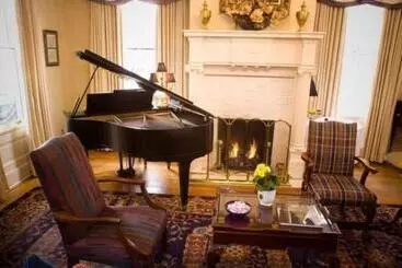 בית מלון כפרי 1842 Inn