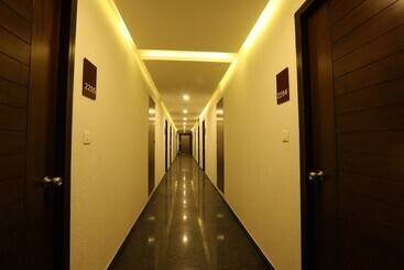 ホテル Royal Plaza Suites By Rak Rooms, Mangaluru
