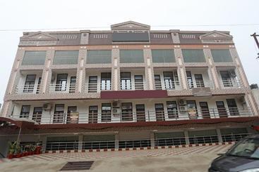 Hotell Oyo 11482 Mahalaxmi Palace