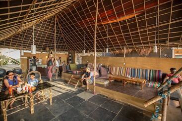 茅舍 Bougainvileapatnem