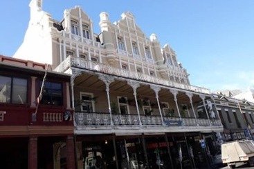 Carnival Court Backpackers   Hostel