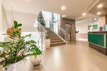 Hotel Metro Pines Inn