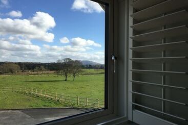 پانسیون The Red Cottage & Stables