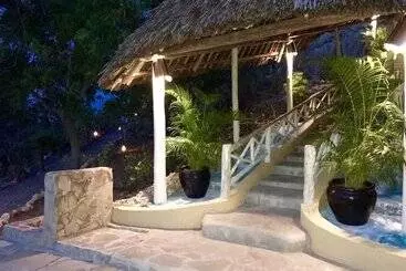 هتل Rock And Sea Resort