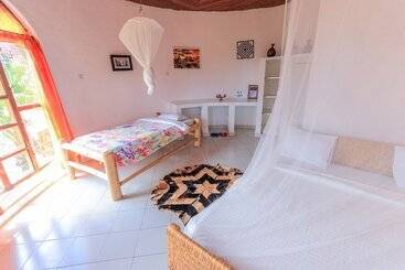 هتل The Palm Beach Resort