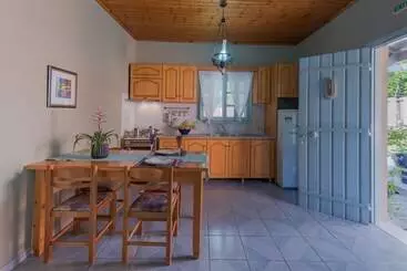 آپارتمان‌های توریست‌ها Mihaila Bungalows