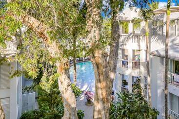 リゾートホテル Elysium Private Apartments At The Beach Club