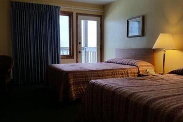 Algoma Beach Motel