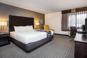 בית מלון כפרי La Quinta Inn By Wyndham Oshkosh