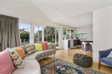 ツーリストアパートメント Fern Beach House