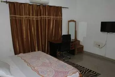 Hotel Pioneer Guest Lodge