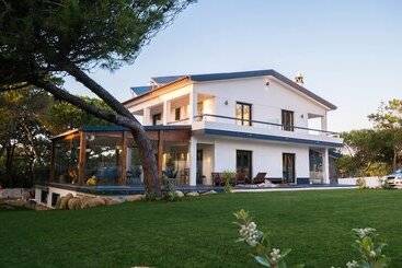 تختخواب و صبحانه Azen Cool House