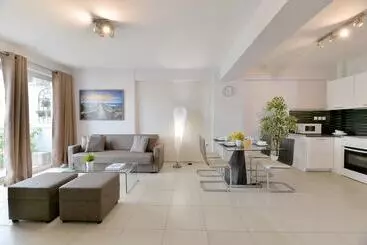 Alekos Apartments 1 νetflix