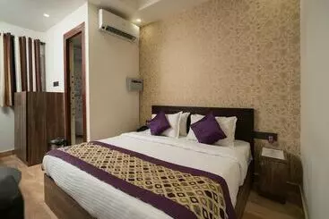Hotel Rr Palace By Oyo Rooms