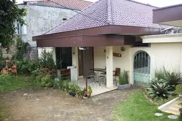 Bed and Breakfast Gio Guesthouse Bogor