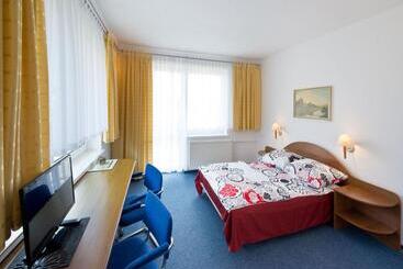 تختخواب و صبحانه La Residence Kasandra