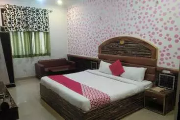 Hotel Radha Resort