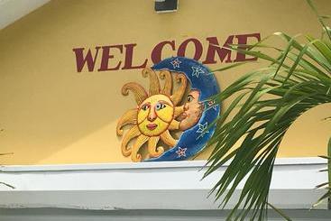 هتل آپارتمان Sunflower Oasis