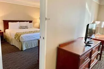 هتل Baymont By Wyndham Texarkana