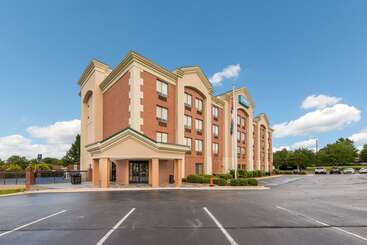 فندق Clarion Pointe Greensboro Airport