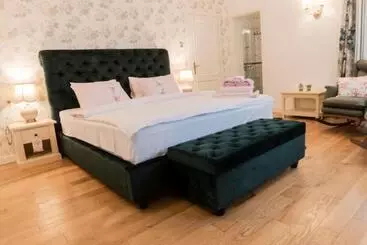 Aamiaismajoitus (B&B) Vila Rozalia Garden Gate