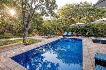 Mbano Manor Hotel Victoria Falls By Mantis