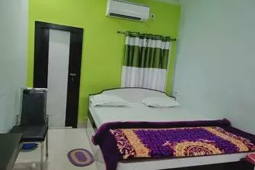 Hotel Puja International