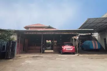 Hotel Oyo 1300 Crecia Residence