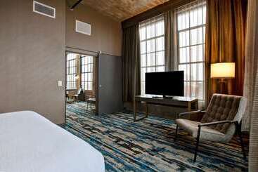 هتل Embassy Suites By Hilton Rockford Riverfront