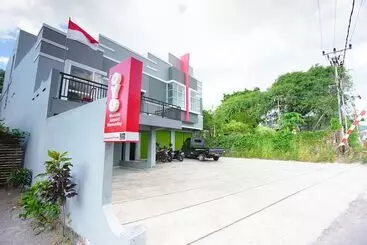 هتل Reddoorz At Lapangan Bandara Sam Ratulangi Manado