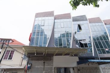 Hotell Oyo 839 Royal Residence