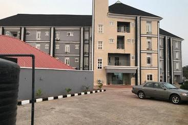 هتل Royal Continental Suites And Apartments