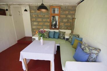 پانسیون Olesamara Collection