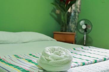 تختخواب و صبحانه Rosalila