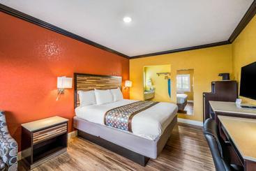 هتل Rodeway Inn Capitol