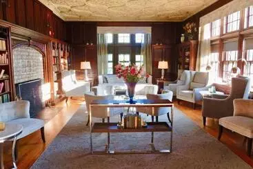 Отель The Pointe At Castle Hill Resort & Spa