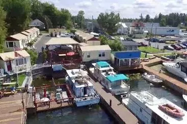 Hotelli Hills Motor Court & Marina