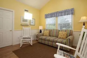 Colonial Acres Resort