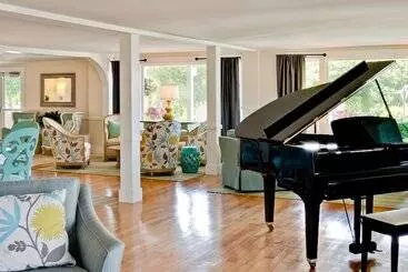 Отель Colonial Inn