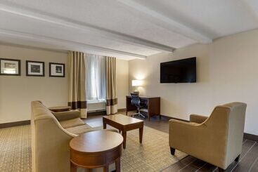 فندق Comfort Inn St. Louis  Westport Event Center