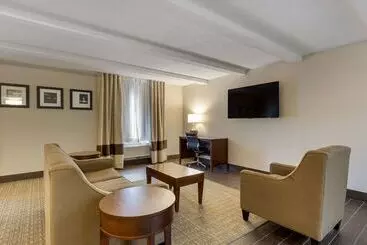 هتل Comfort Inn St. Louis  Westport Event Center