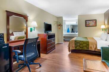 فندق Econo Lodge Inn & Suites Southeast