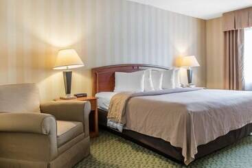 בית מלון כפרי Quality Inn Airport