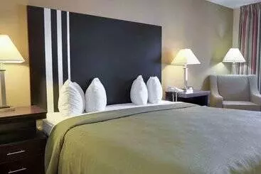 בית מלון כפרי Quality Inn & Suites Clarksville