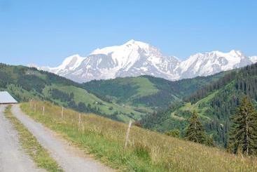 تختخواب و صبحانه Le Megevan