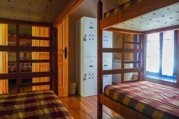 Albergue San Miguel   Sólo Para Peregrinos