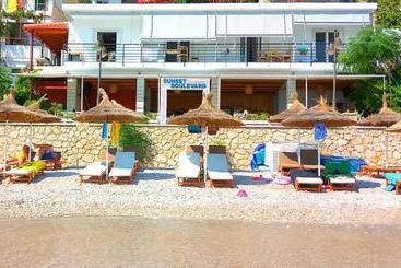 פנסיון Sunset Boulevard Rooms